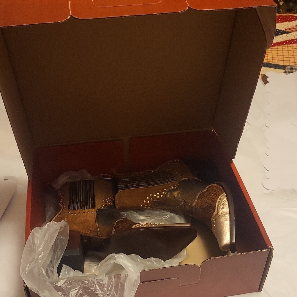 Stylish Brown and Gold Ankle Booties - Picture 13 of 15